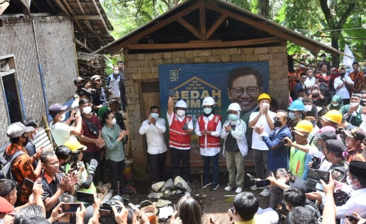 Muhaimin Iskandar Gelar Bedah Rumah di Cianjur