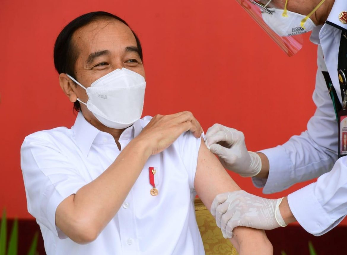 Jokowi Jelaskan Pentingnya Vaksinasi Booster bagi Masyarakat