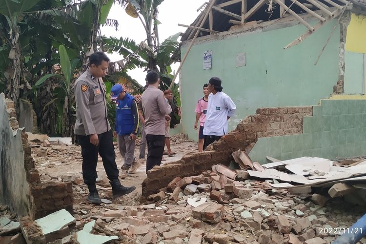 Khofifah Ajak Masyarakat Jatim untuk Doakan Korban Gempa Bumi di Cianjur