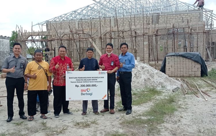 Bang Tyo Salurkan CSR BNI ke Masyarakat Bangka Belitung