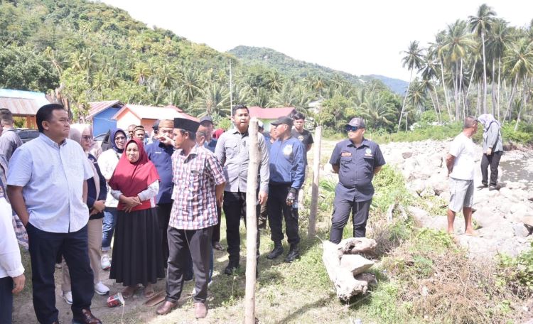 Gobel Tinjau Keselamatan Warga di Bantaran Sungai