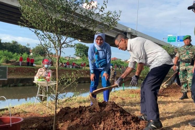 Pemprov DKI Tanam 10.200 Pohon dari Halim Sampai Pondok Kelapa