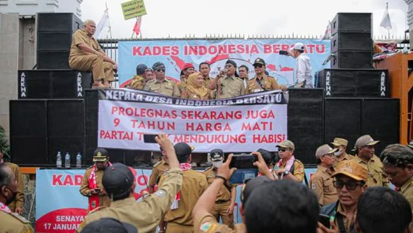 Jokowi Persilakan Kades ke DPR terkait Perpanjangan Masa Jabatan