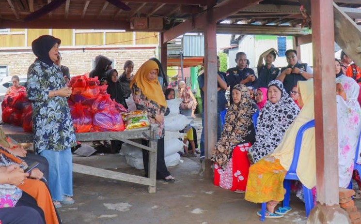 Hasnah Syam Bersama NasDem Barru Bantu Korban Banjir di  Bojo Baru