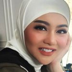 Jenita Janet Akui Dapat Ketenangan Batin Setelah Pakai Hijab