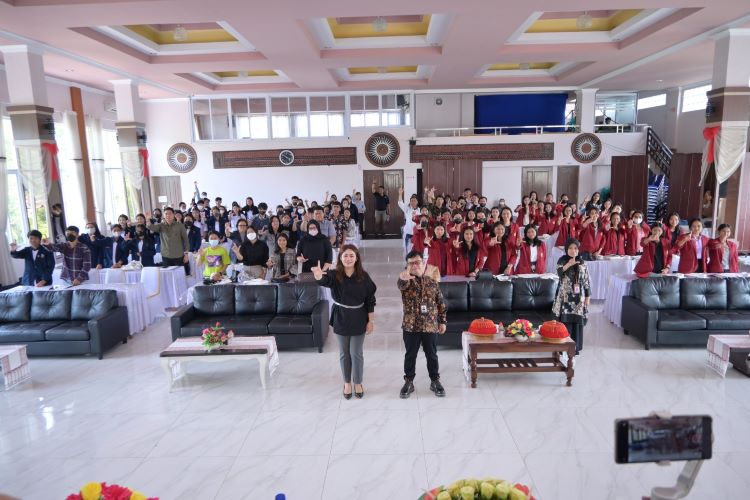 Eva Rataba Sosialisasikan Program Pembinaan Literasi Generasi Muda Tana Toraja