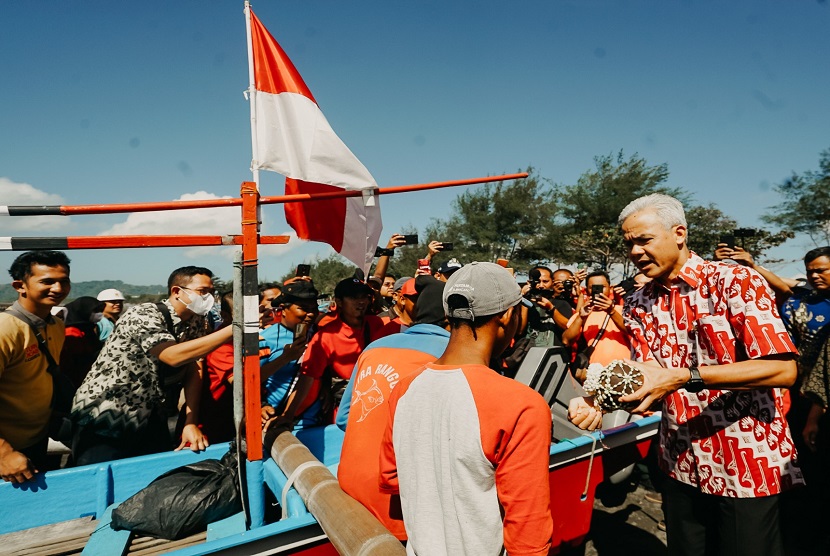 Ganjar Dipuji Bijak dalam Respons Berlabuhnya Golkar dan PAN ke Prabowo