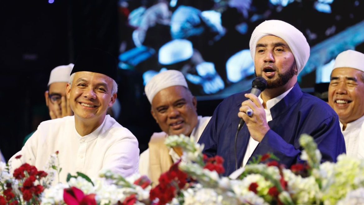 Habib Syech Apresiasi Ganjar yang Rutin Gelar Jateng Bersholawat