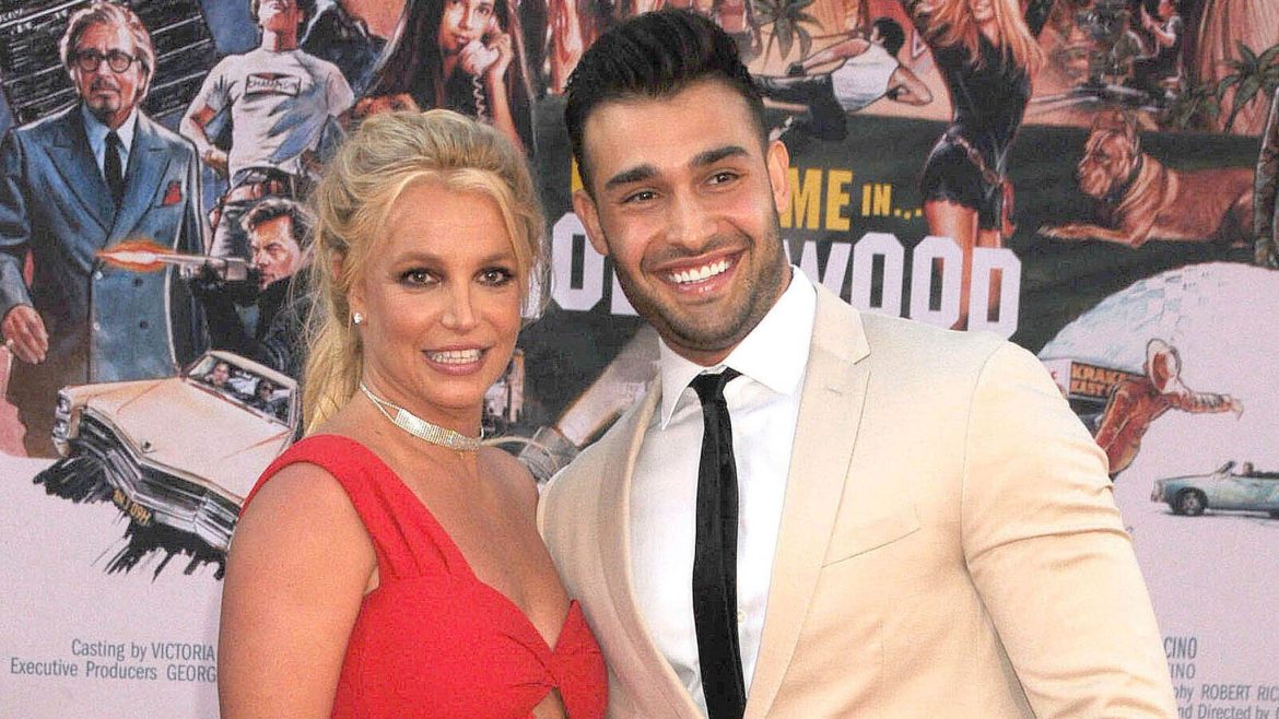 Sam Asghari Buka Suara Setelah Gugat Cerai Britney Spears