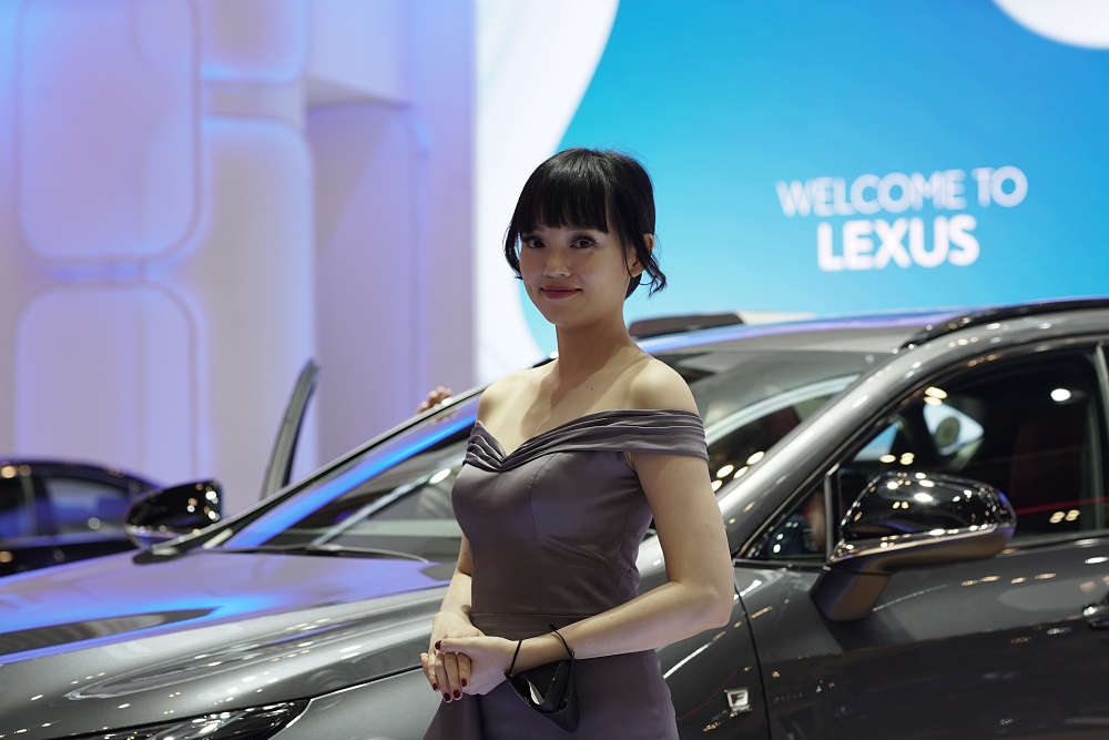 Lexus Akui Jadikan Tesla Acuan Kembangkan Kendaraan Listrik Generasi Baru