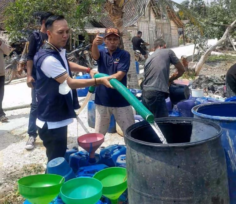 Atang Irawan Salurkan Ratusan Ribu Liter Air Bersih ke Empat Kabupaten di Jateng