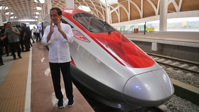 Jokowi: Pengoperasian Kereta Whoosh Jadi Modernisasi Transportasi Massal