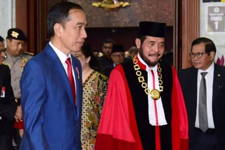 Ketua Mahkamah Konstitusi Diminta Mundur