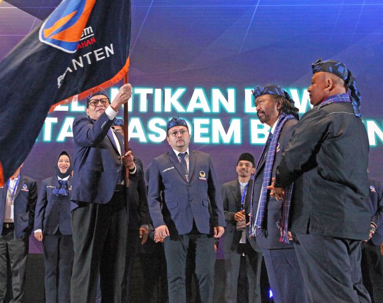 Surya Paloh Lantik Wahidin Halim sebagai Ketua NasDem Banten, Ini Pesannya