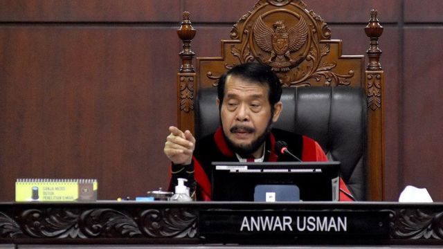 Paman Gibran Langgar Etik Berat, Diberhentikan dari Ketua MK