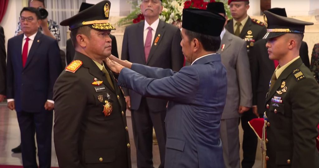 Jokowi Resmi Lantik Menantu Luhut Jadi KSAD