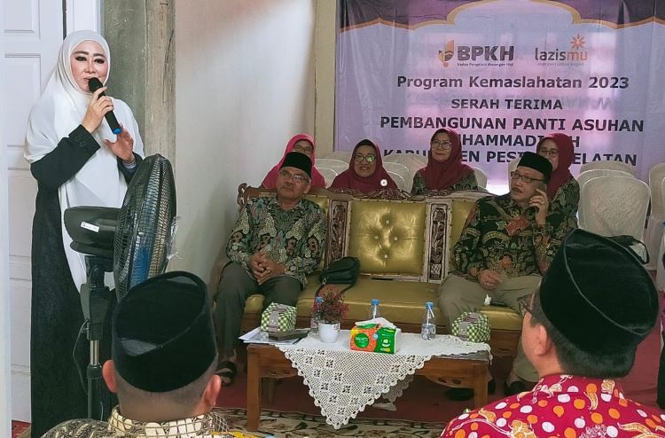 Lisda Hendrajoni Resmikan Pembangunan Panti Asuhan Muhammadiyah di Pessel