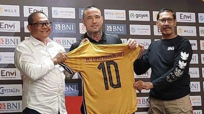 Radja Nainggolan Tunda Debut untuk Bhayangkara FC