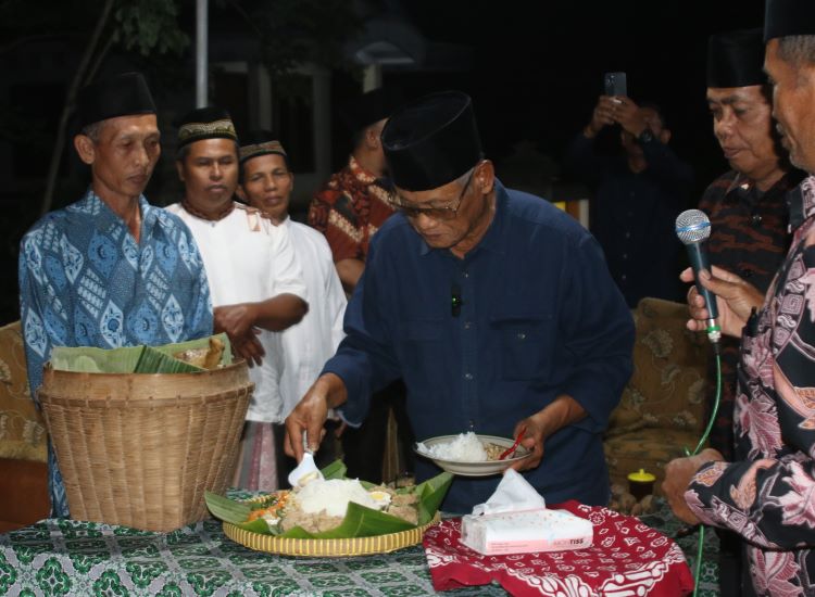 Subardi Lesehan Rayakan Pembangunan Jalan Dusun di Ngenep, Bantul