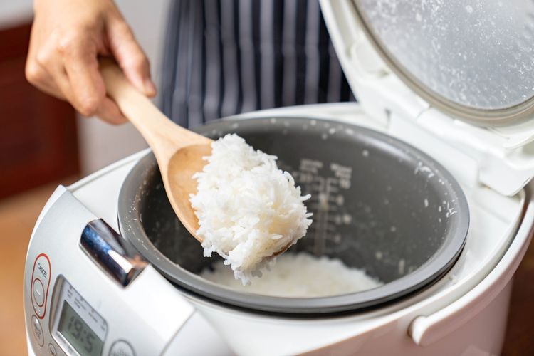 Penyaluran Rice Cooker Gratis Baru Capai 68,5 Persen