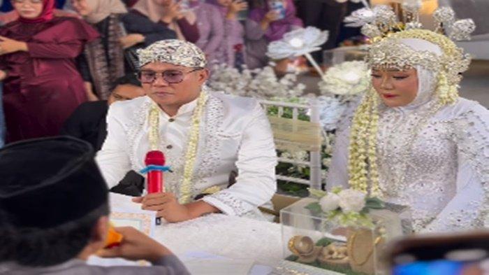 Babang Tamvan Resmi Nikahi Ayu Kartika Agustina