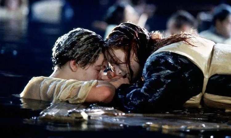 Lelangan Pintu Kapal Titanic Terjual Rp10,5 Miliar