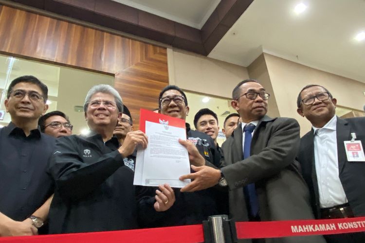 Todung: MK Bertahap Alami Kemunduran, Memalukan