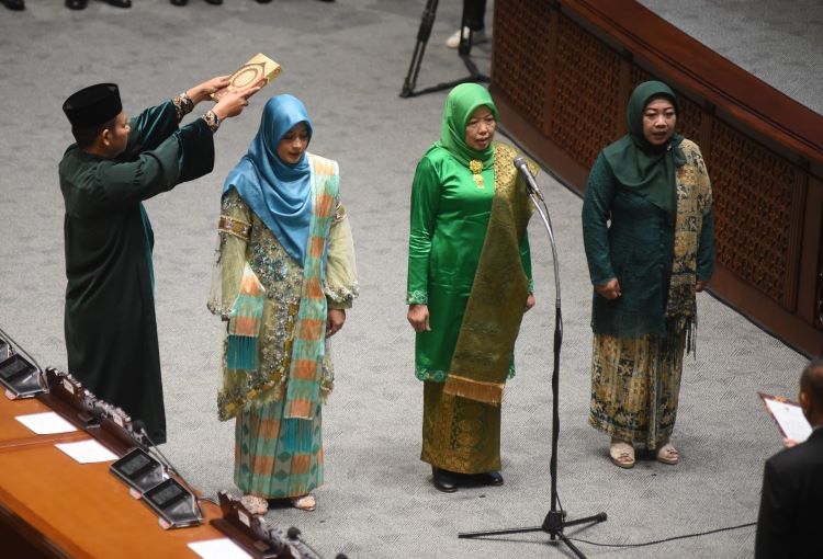 Siti Maryam Resmi Gantikan Hasnah Syam di DPR RI