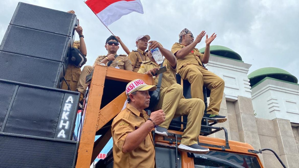 Jokowi Pastikan Kades Dapatkan Pensiun dan Jabat 16 Tahun