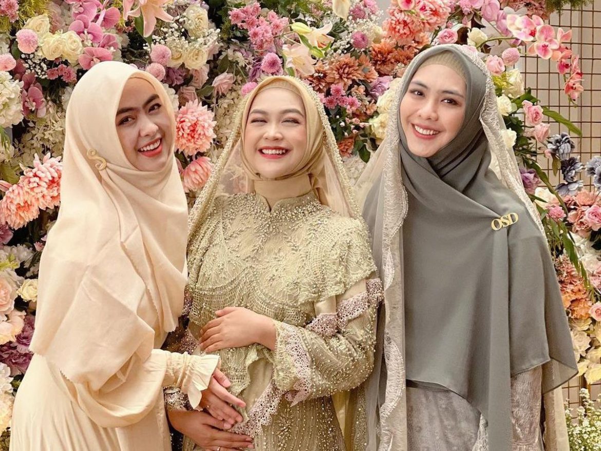 Ria Ricis Pilih Haji Bersama Dua Kakaknya