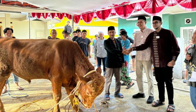 Ayep Zaki Bersama Boby Berkurban di Tipar Sukabumi 