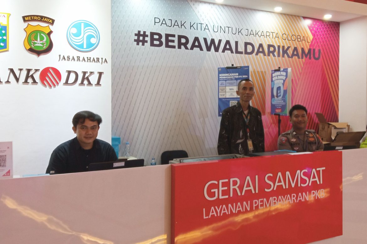 Gerai Samsat PRJ Berikan Suvenir Menarik