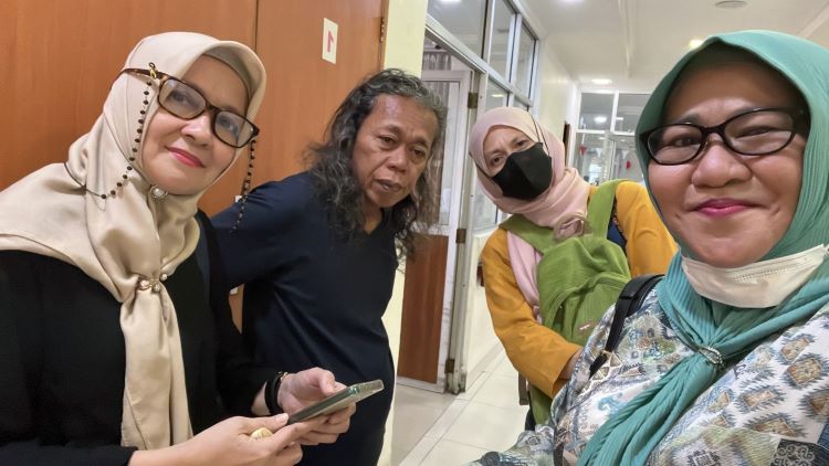 Kisah Tiga Perempuan Baik Penyampai Amanah Orang-orang Baik