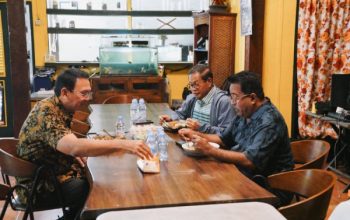 Pramono dan Ahok Sarapan di Warung Garasi Si Doel