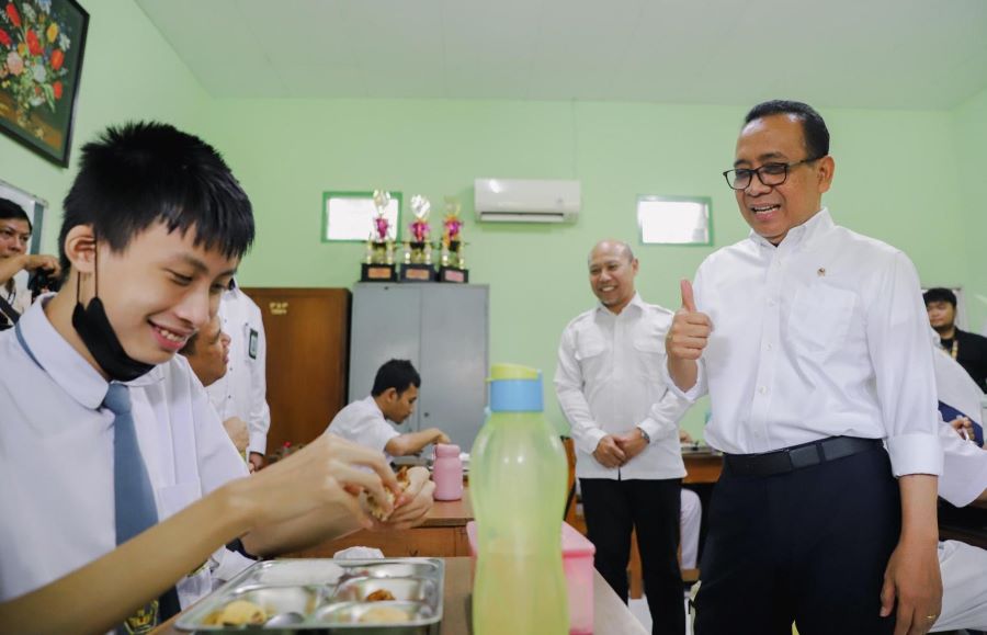 Kemenko PMK Rekomendasikan Sekolah-sekolah yang Dapat Program Makan Bergizi Gratis