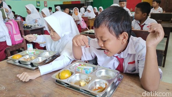 Kemenko PMK Rekomendasikan Sekolah-sekolah yang Dapat Program Makan Bergizi Gratis