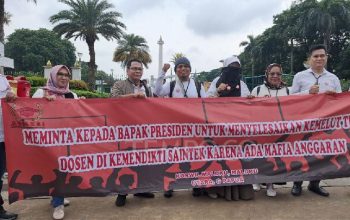 ASN Dosen Demo di Monas Tuntut Pembayaran Tukin