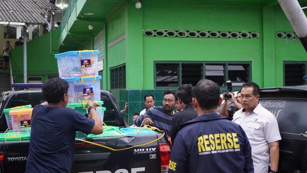 Posko Banjir di Masjid Al Hawi Dapat Bantuan Peralatan Kebersihan