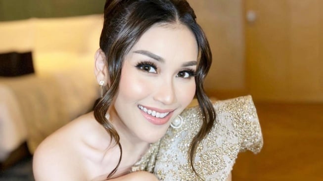 Ayu Ting Ting Ungkap Lika-liku Jadi Orang Tua Tunggal
