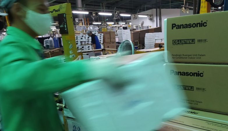 Sekitar Delapan Ribu 8.000 Karyawan di Panasonic Terancam PHK