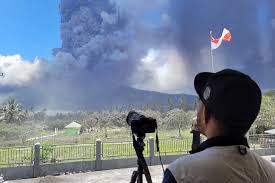 Potensi Banjir Lahar, 4.109 Jiwa Mengungsi Akibat Rentetan Erupsi Gunung Lewotobi Laki-laki di NTT