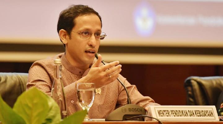 Nadiem Bacakan Catatan terkait Dugaan Korupsi Laptop