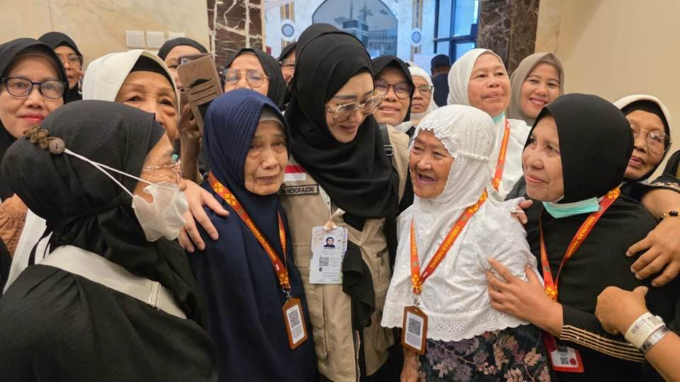 Di Makkah Lisda Hendrajoni Bertemu Jemaah Asal Sumbar Minta Sambalado