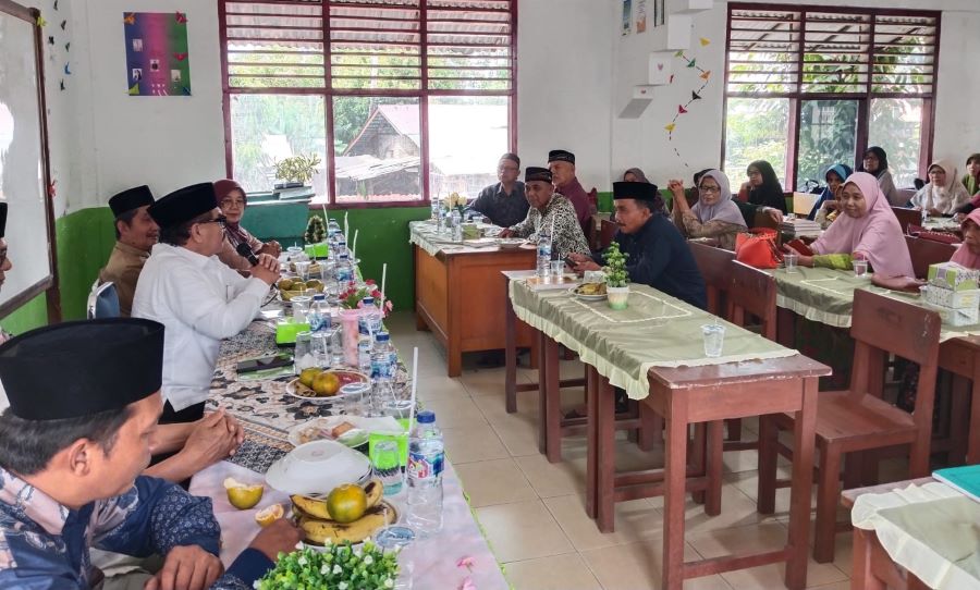 Shadiq Pasadigoe Beri Motivasi Kebangsaan dan Keagamaan Ke Ibu-Ibu Aisyiyah Tanah Datar