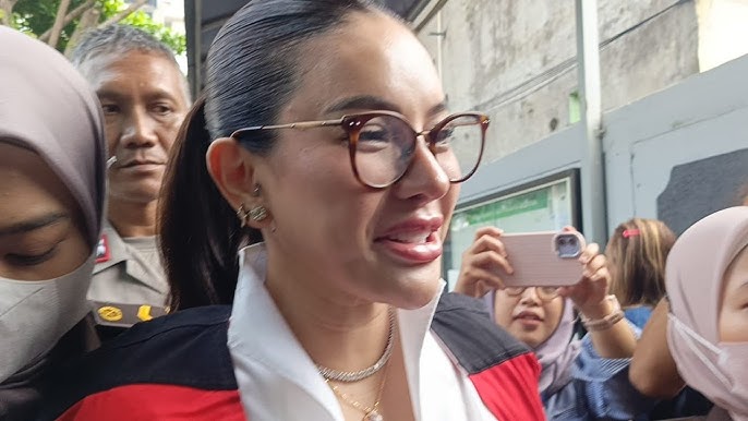 Ada Luna dan Emma Warokka, Ratusan Penggemar Nikita Mirzani Demo di PN Jaksel