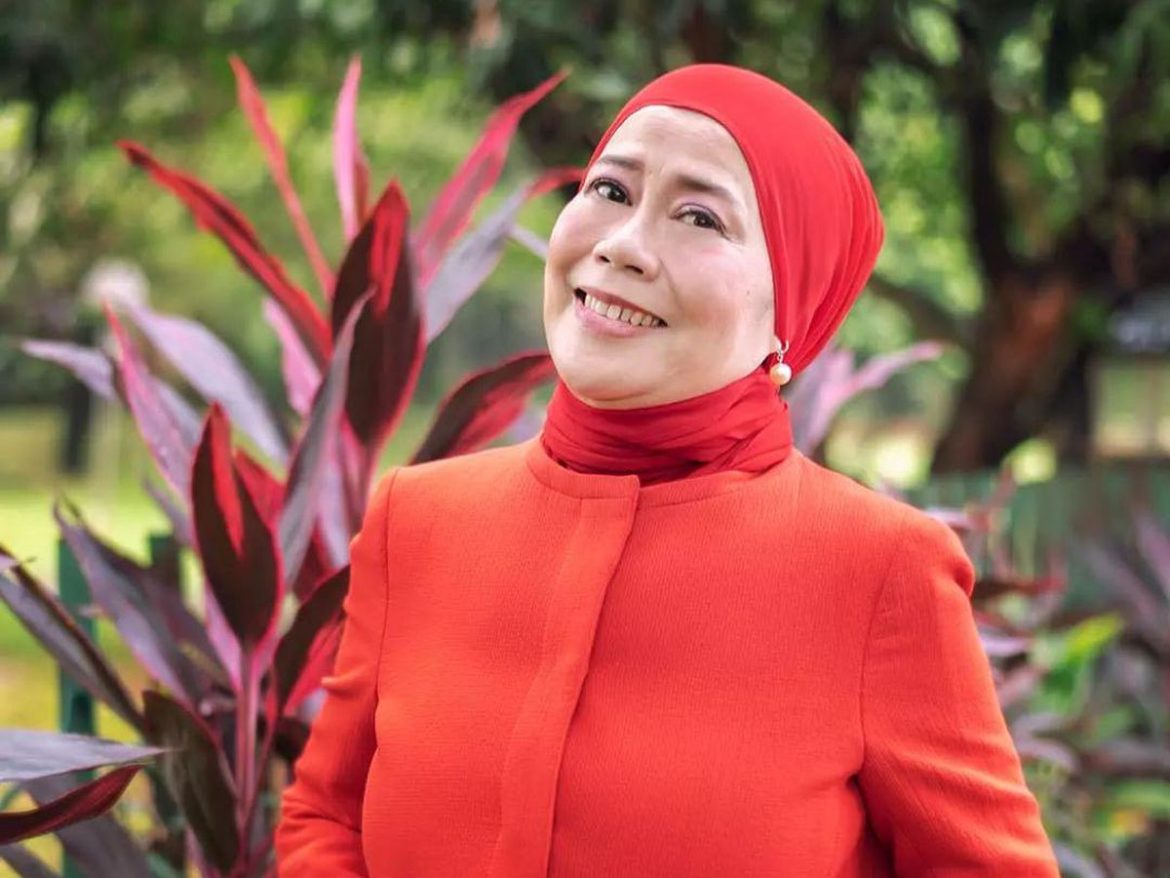 Dewi Yull Berbagi tentang Ikhlas dan Tak Mengeluh Nikmati Hidup