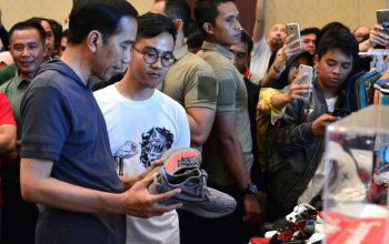 Jokowi Bicara soal Isu Jaket biru yang Diduga Jadi Dalang Ijazah Palsu
