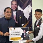 Lola Nelria Salurkan Ratusan Beasiswa PIP untuk Pelajar Garut