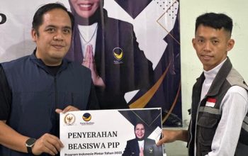 Lola Nelria Salurkan Ratusan Beasiswa PIP untuk Pelajar Garut
