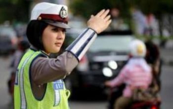 Kampanye Keselamatan Masuk Pondok Pesantren Hingga Jadi Inspektur Upacara di Sekolah